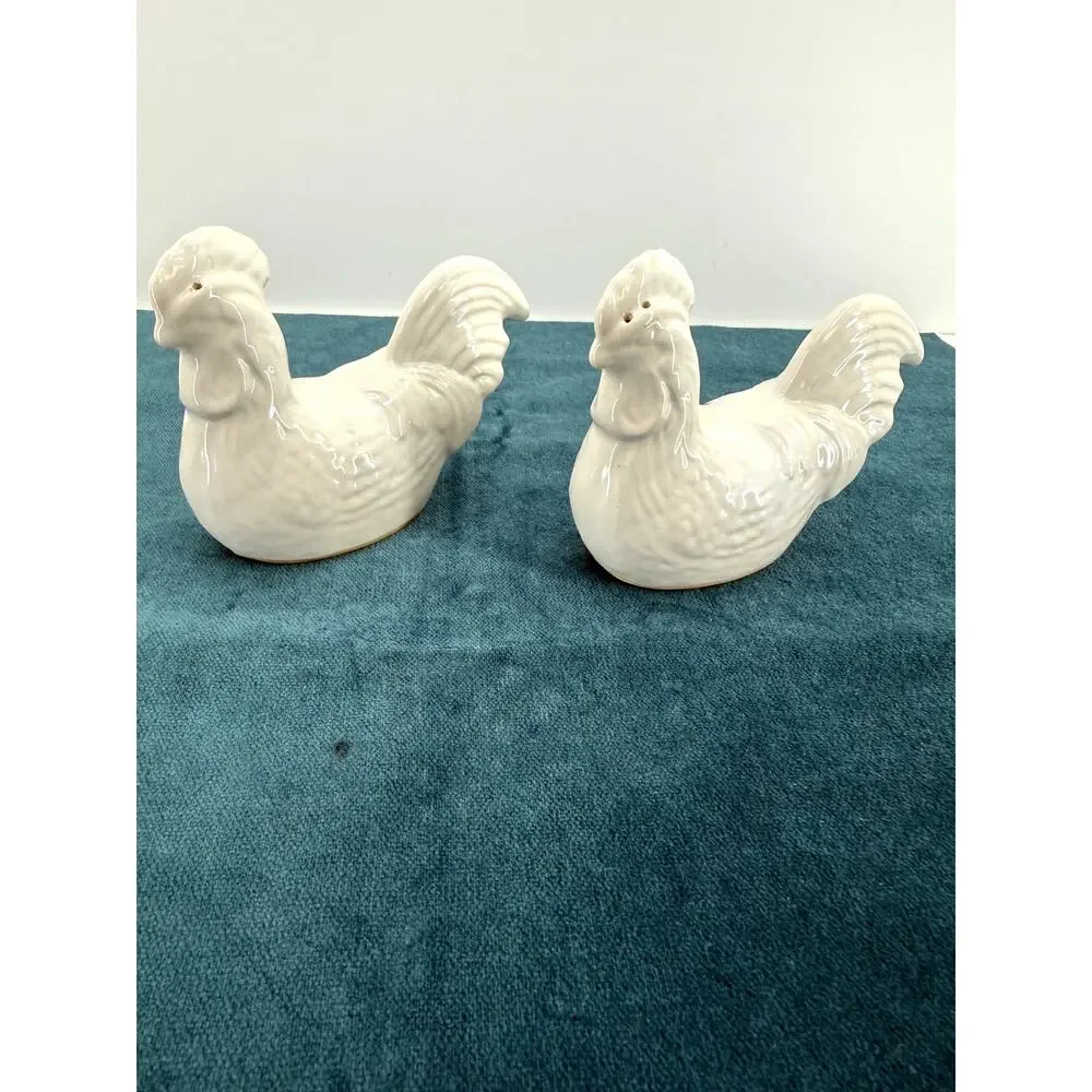 Vintage White Ceramic Rooster Salt Pepper Shakers Thanksgiving Farmhouse Table